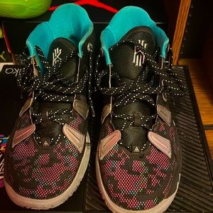 Kyrie basketball shoes good condition used